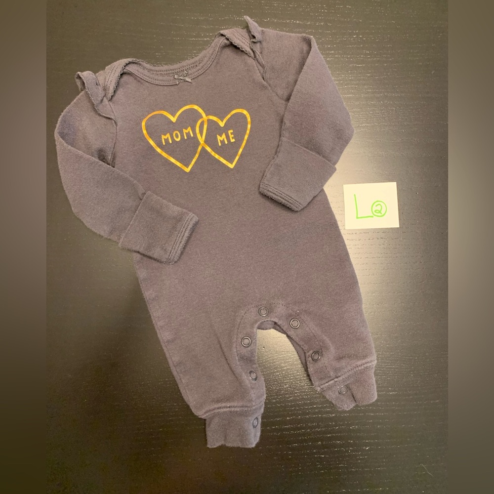 ⭐️2/$11.00⭐️—Carter's Gray Baby Footless 1-Piece with Heart Design (NB)